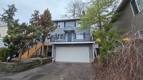 Newly Remodeled Spacious House with Awesome View