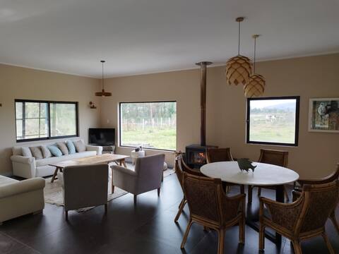 Spacious house near the beach with views of the hills