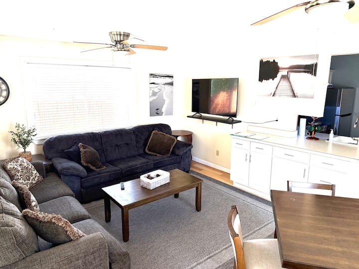 Comfy Entire 3br W/ Yard/workspace/ Fitness Perks! - Billings, MT