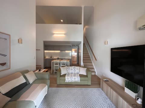 Stylish 2 bedroom loft apartment with parking