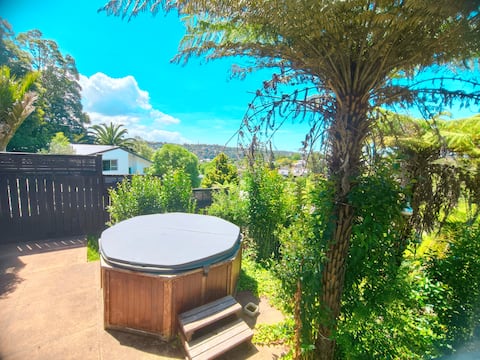 Spacious Spa Retreat｜7 BRS｜Movie Lounge｜Bush View