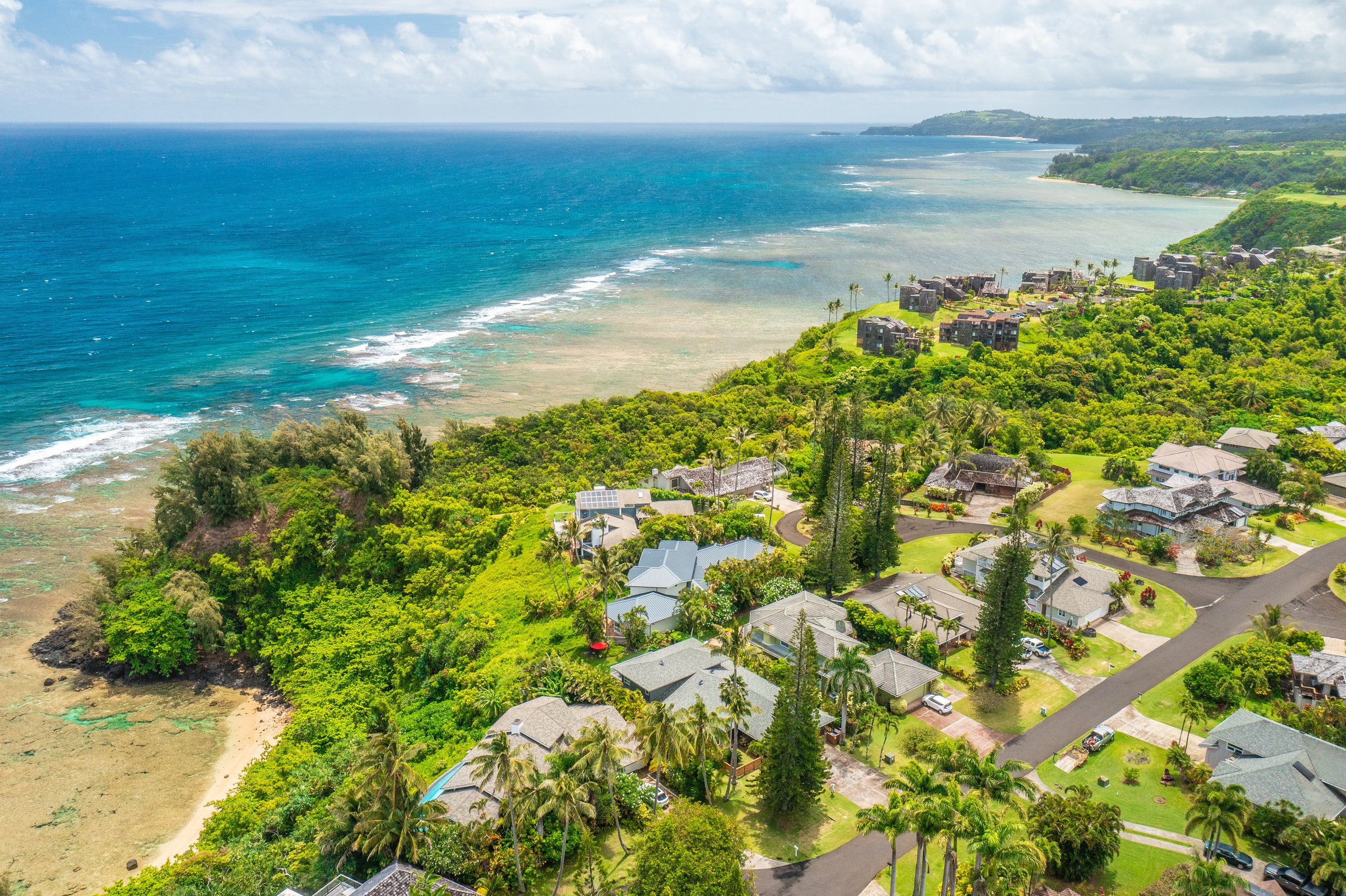 Couple's Kauai Cliffside Retreat with A/C - Image 40