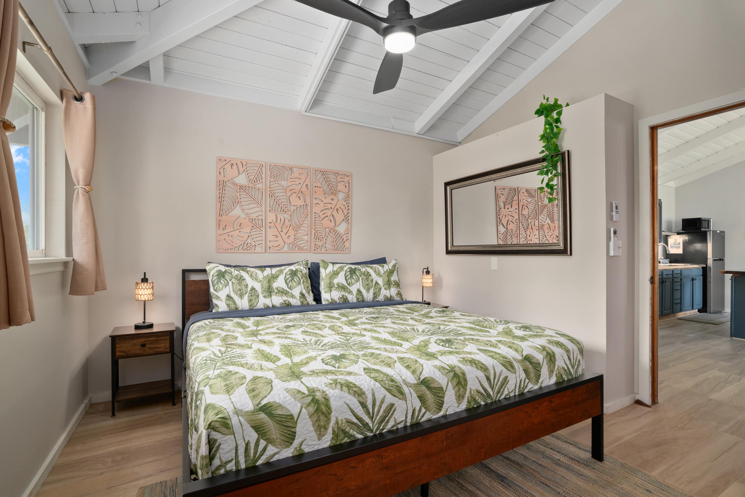 Couple's Kauai Cliffside Retreat with A/C - Image 18