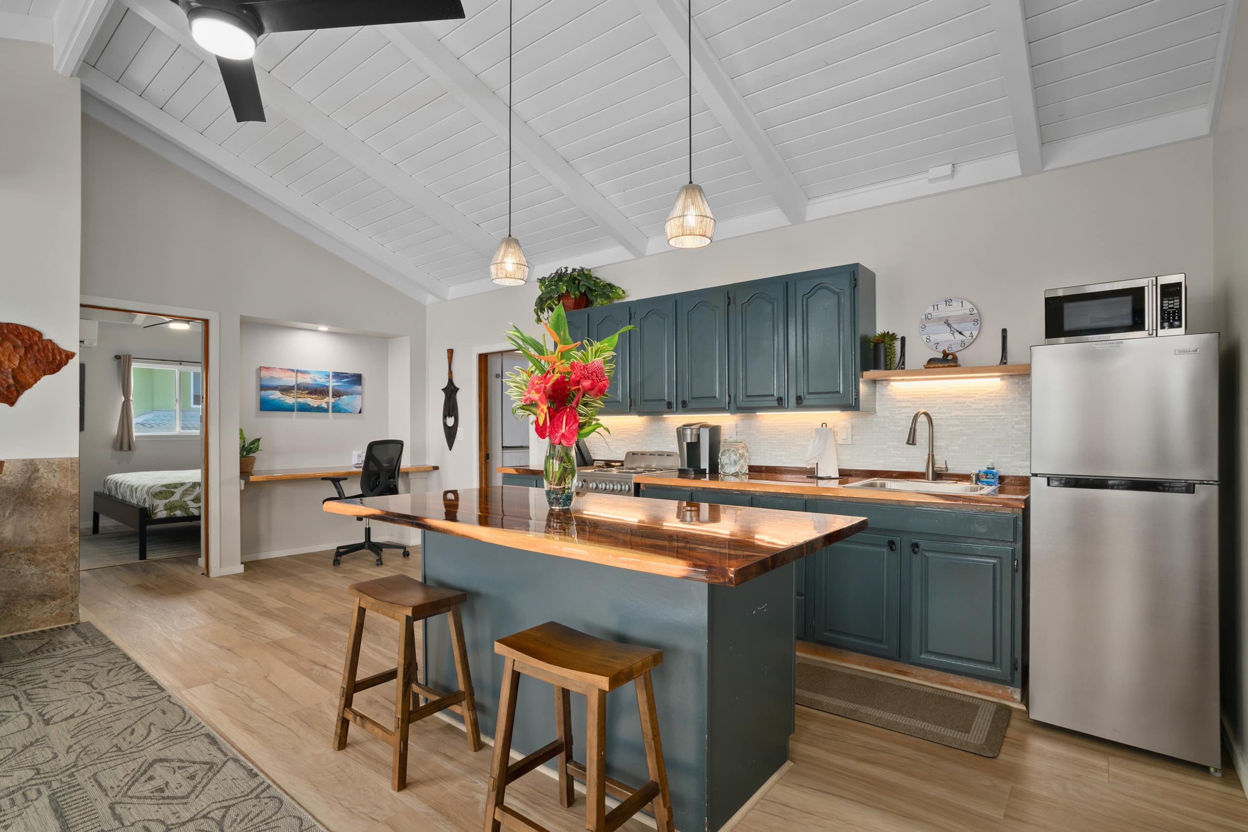 Couple's Kauai Cliffside Retreat with A/C - Image 10
