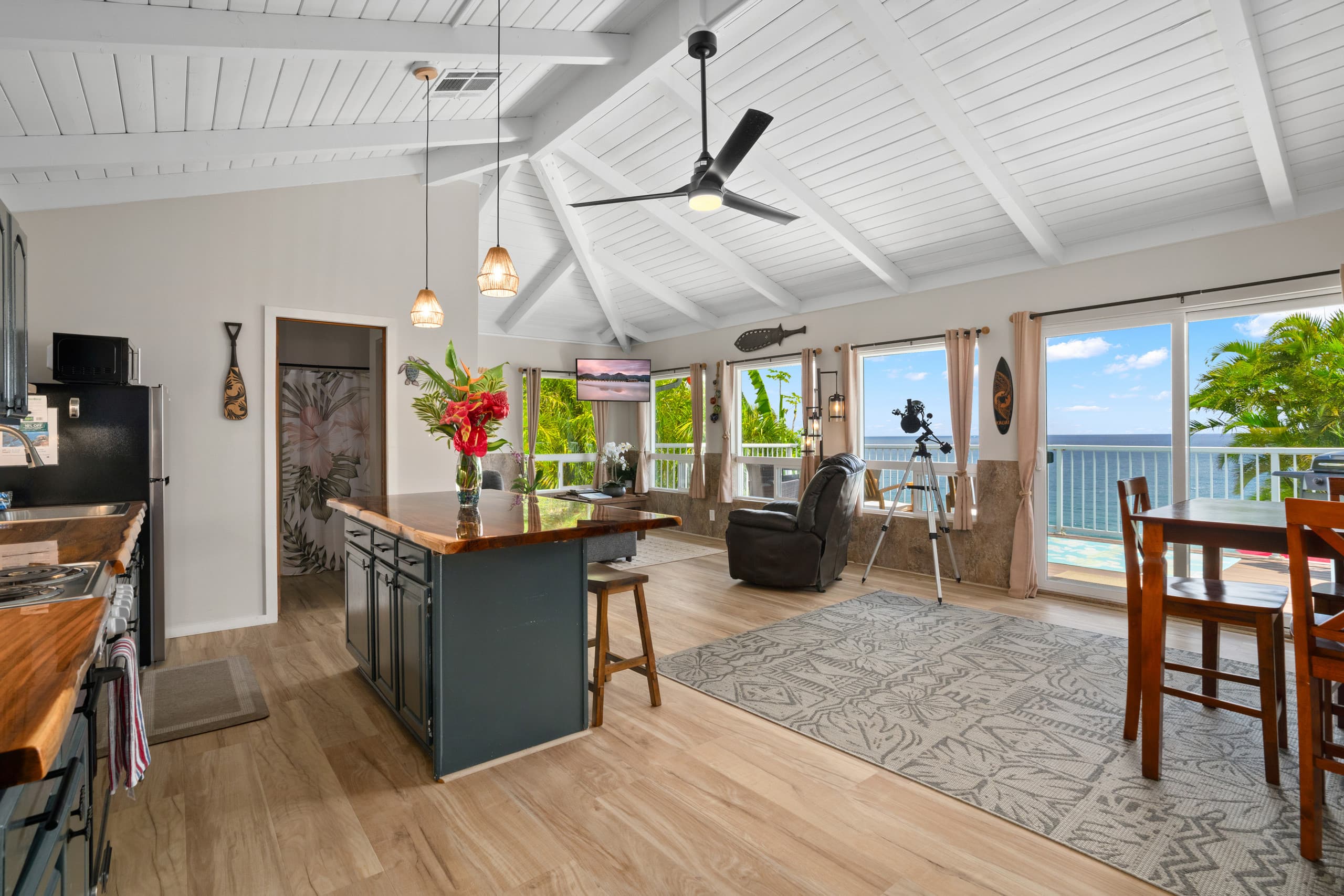 Couple's Kauai Cliffside Retreat with A/C - Image 8