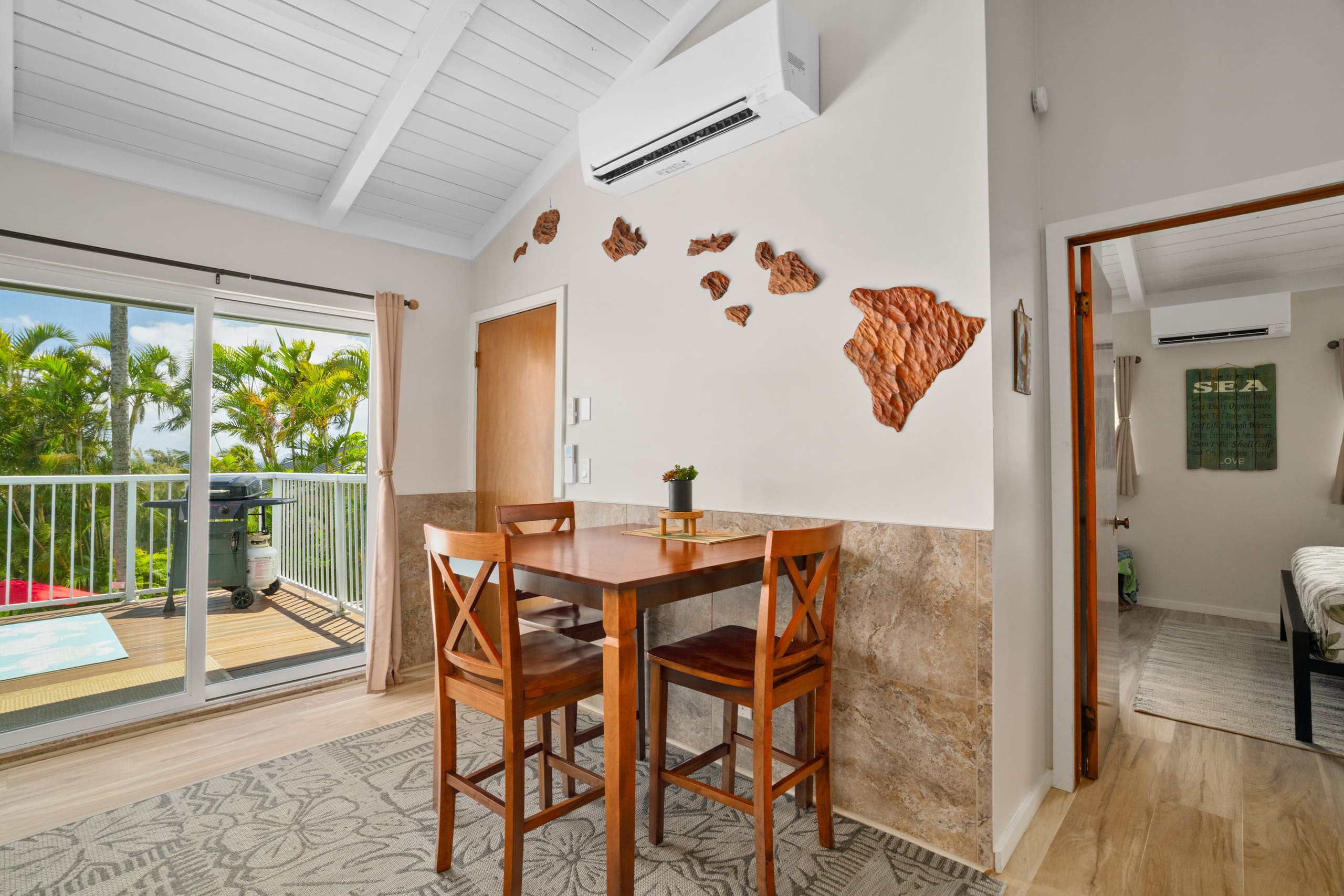 Couple's Kauai Cliffside Retreat with A/C - Image 15