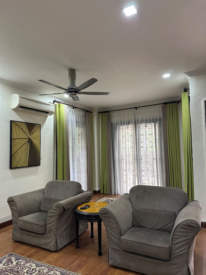 Spacious & Cozy House - Kajang