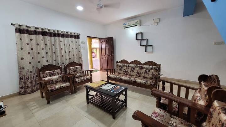 Living room image 3