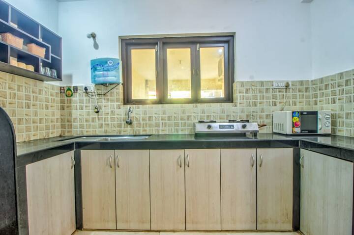 Full kitchen image 2