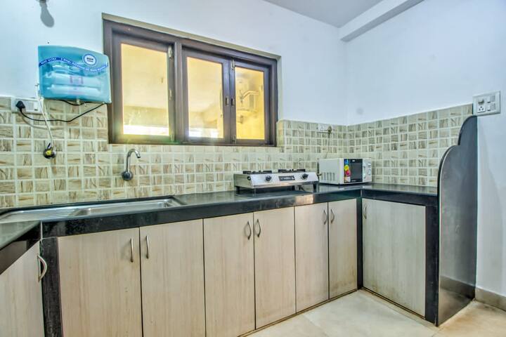 Full kitchen image 1