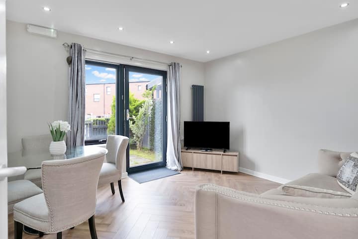 Spacious 4 Dbl Br House – Group Friendly + Parking - Edinburgh