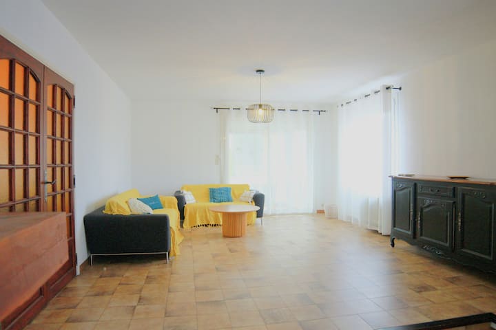 Maison Familiale Avec Extérieur Et Piscine - Sanary-sur-Mer