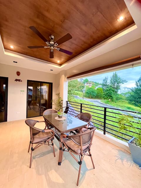 3BR Hillside Cocon:Near Beach&SBMA|Jacuzzi|Kitchen