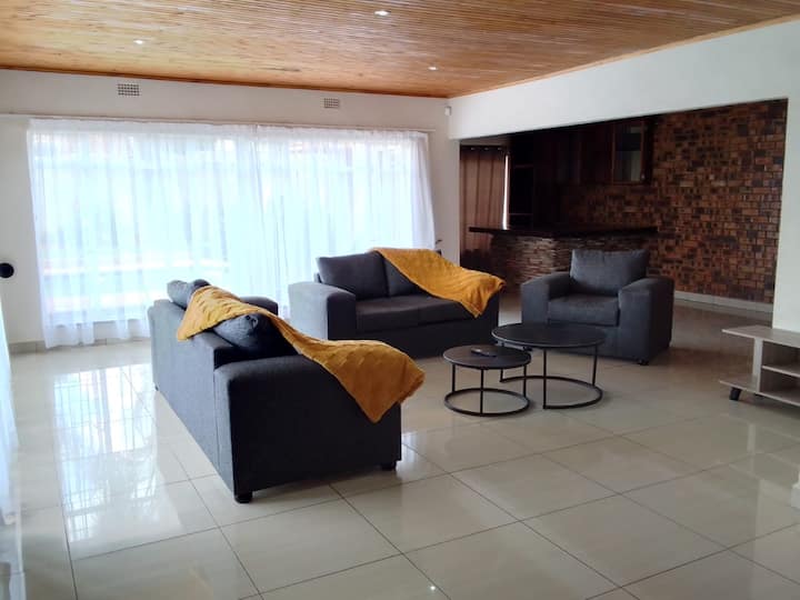 4 Bedroom Home In Krugersdorp - Krugersdorp