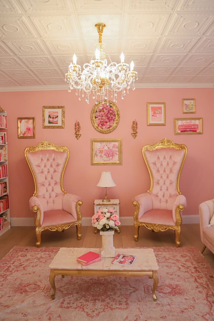 Pink Dreams Cottage: Hot Tub, Fire Pit, Bbq & More - South Shore, KY