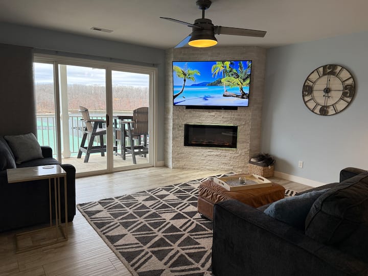 Lakefront Condo Boat Slip Great Views  Location - Osage Beach, MO