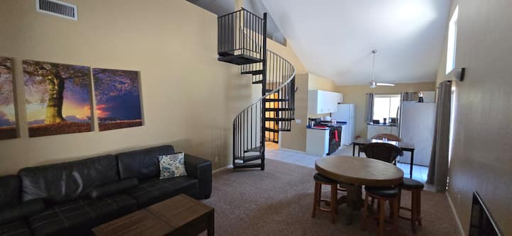 Guesthouse + Loft On Private 3+ Acre Gated Estate - Simi Valley
