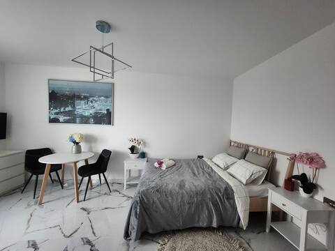 Popular Airbnb listing: Gdańsk - Paris Style Home Spa with Jacuzzi and Sauna in Zaspa Rozstaje