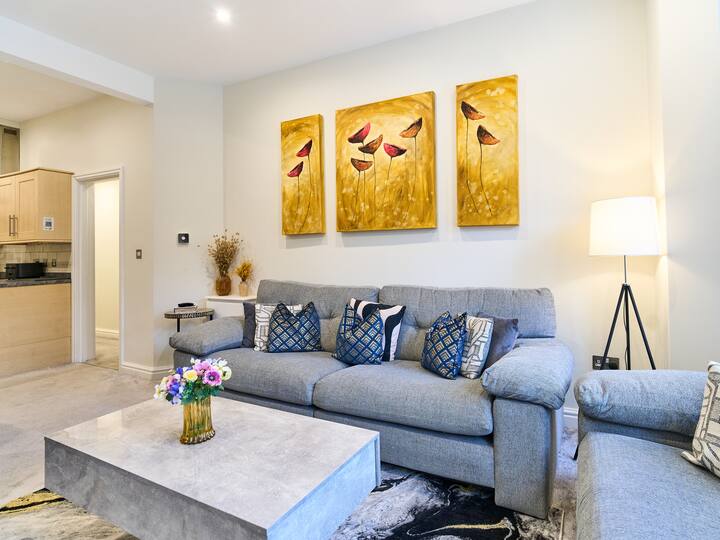 Private Hot Tub | Garden | Parking | Central - Southport