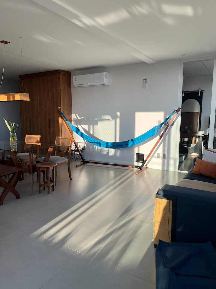 Მისაღები/სასადილო ოთახი ინტეგრირებული სამზარეულოთი