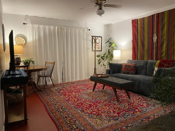 Miami Mountain Getaway- Private Guest Apartment - Black Mountain, NC