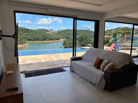 Airbnb em destaque: House on the Water Igarata Pier and Heated Pool em Igaratá