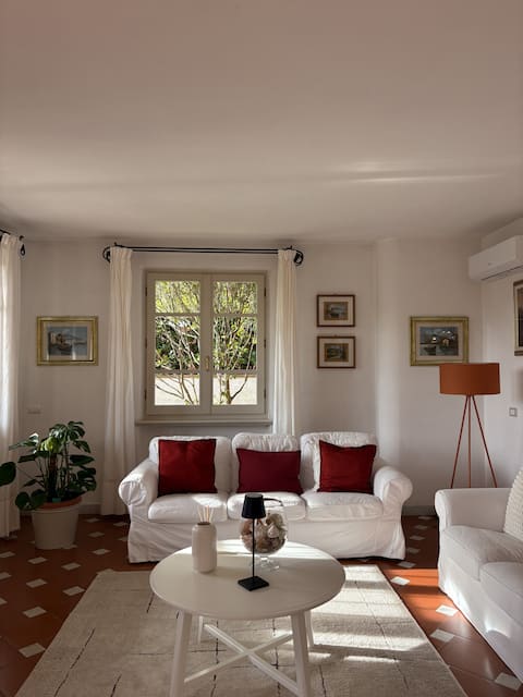 Annuncio Airbnb popolare: Forte dei Marmi • Elegant villa with garden a Forte Dei Marmi