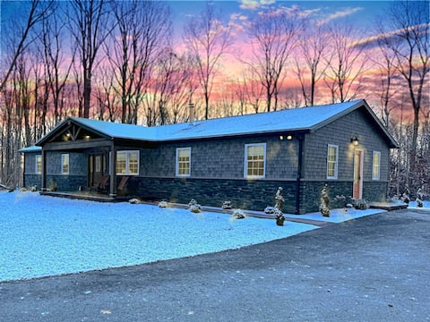 Cottage w HOTTuB, Pickleball, GameRoom, -king Beds