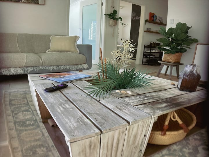 Charming Kirra Coastal Getaway - Coolangatta