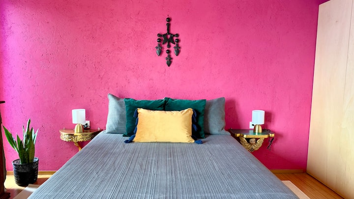 Krevat i rehatshëm "queen size".