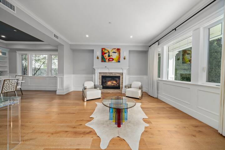 Crystal Outstanding House w Heated Pool & Jacuzzi gallery image 4