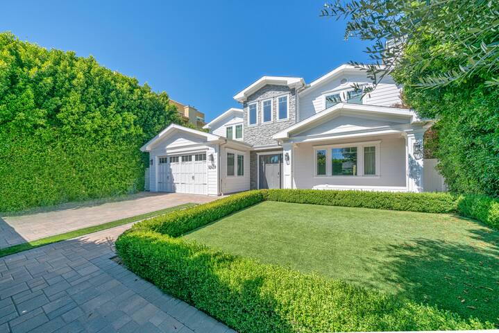 Crystal Outstanding House w Heated Pool & Jacuzzi gallery image 2