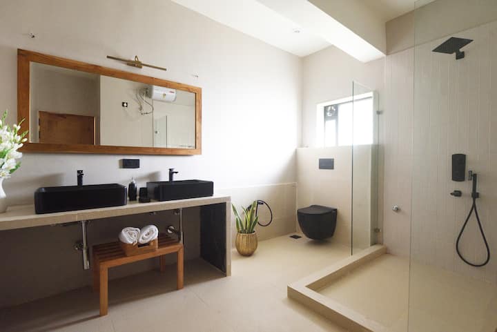 Full bathroom 6 image 1