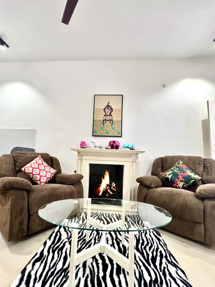 Signature Suite …By Sns Group Of Luxury Home Stay - Bhopal