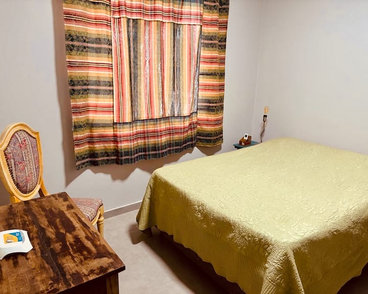 Habitación 2 
Cama doble 
Aire acondicionado