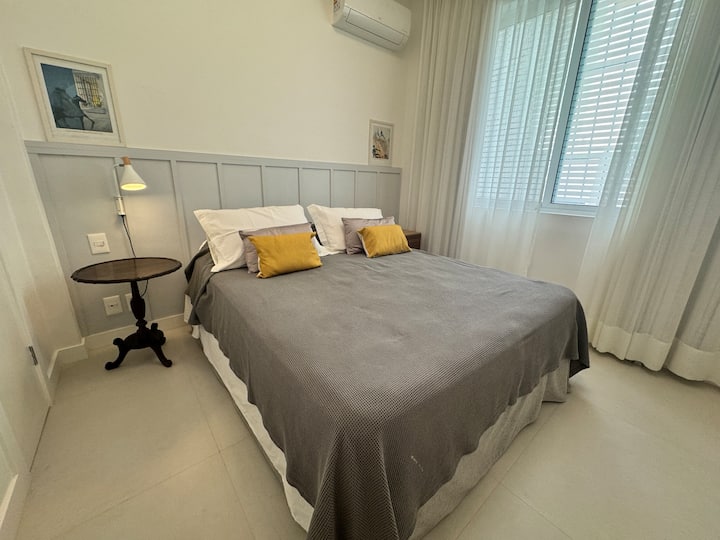 Тих, чист и просторен апартамент с килер.