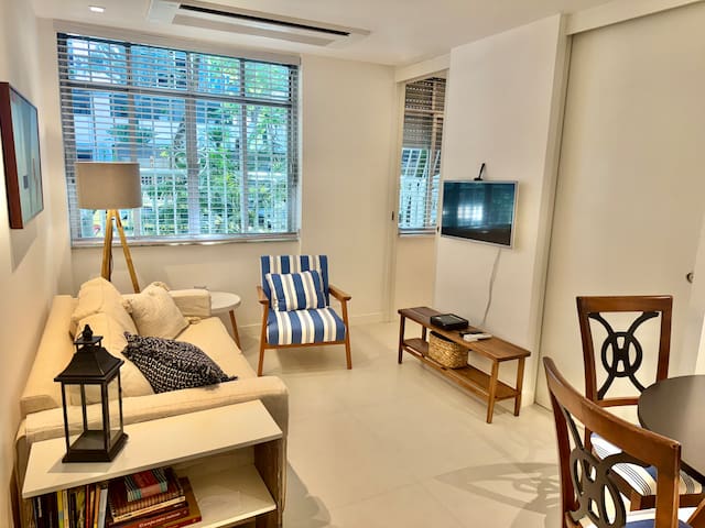 Leblon apartamento aconchegante perto da praia