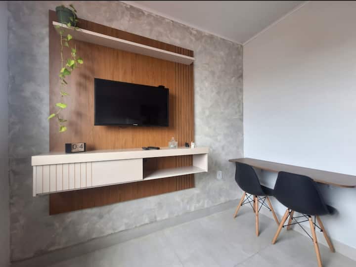 Apto C/ Ar-cond, Wi-fi, Tv Smart E Garagem. - Cabo Frio