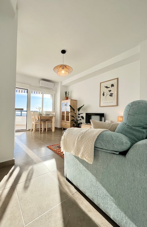 Airbnb con mejor rendimiento: Mediterranean House - Beachfront & Boulevard Access en Almería