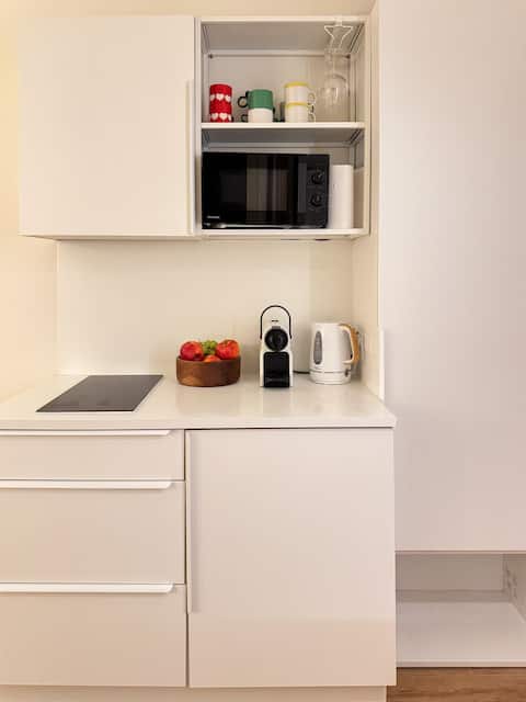 Successful Airbnb property: F2)Cosy 15 m2 Hyper-Equipped Studio @MIDI Station in Anderlecht
