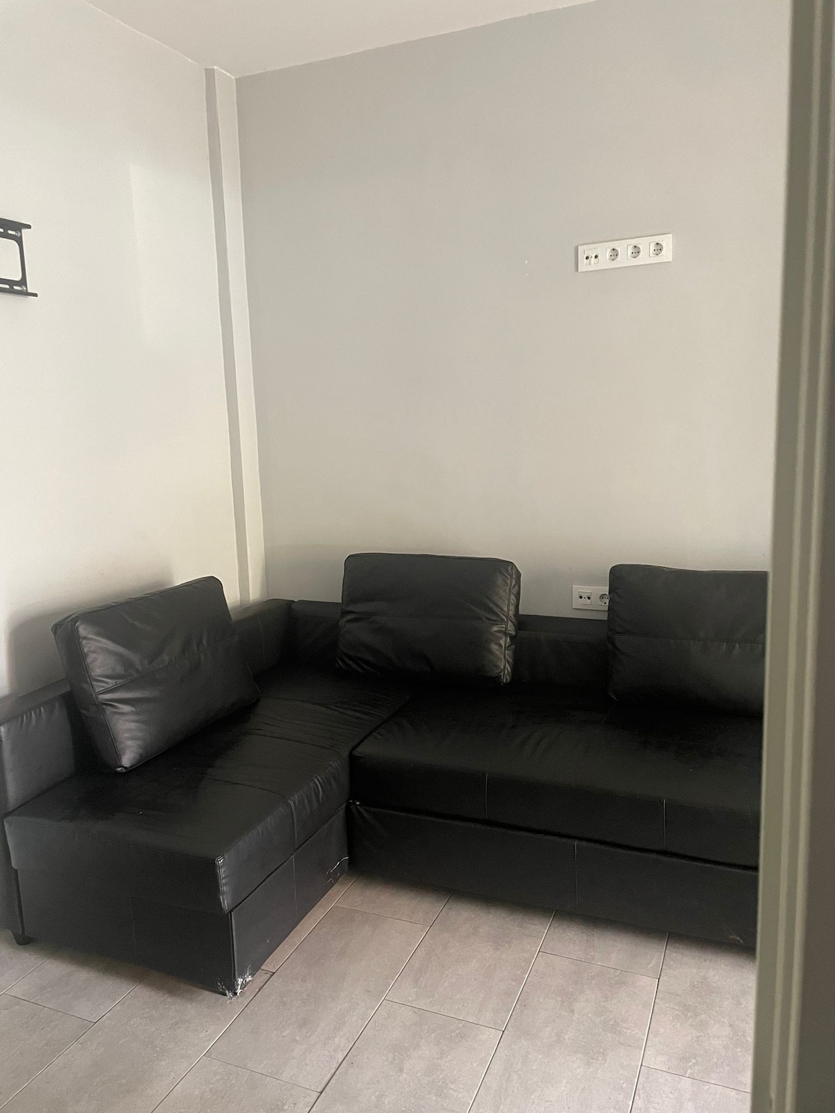 Successful Airbnb property: apartment in Moratalaz in front of metro L9 and buses in Moratalaz