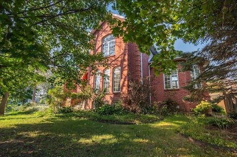 Dream Home Retreat Near Kingston