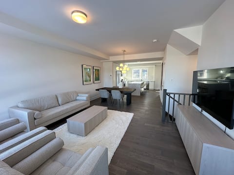 Successful Airbnb property: Executive Townhouse Burlington in Burlington