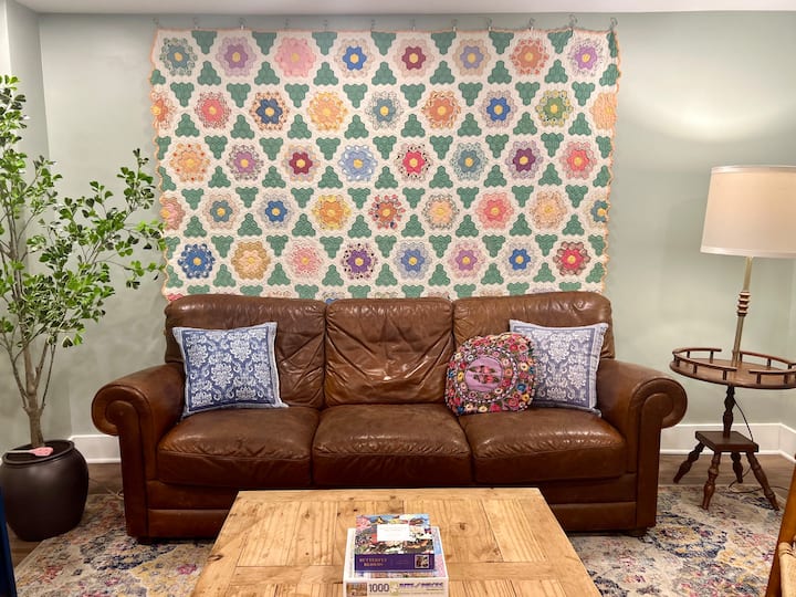 Granny-chic Garden Level Apt In East Nashville - Nashville, TN