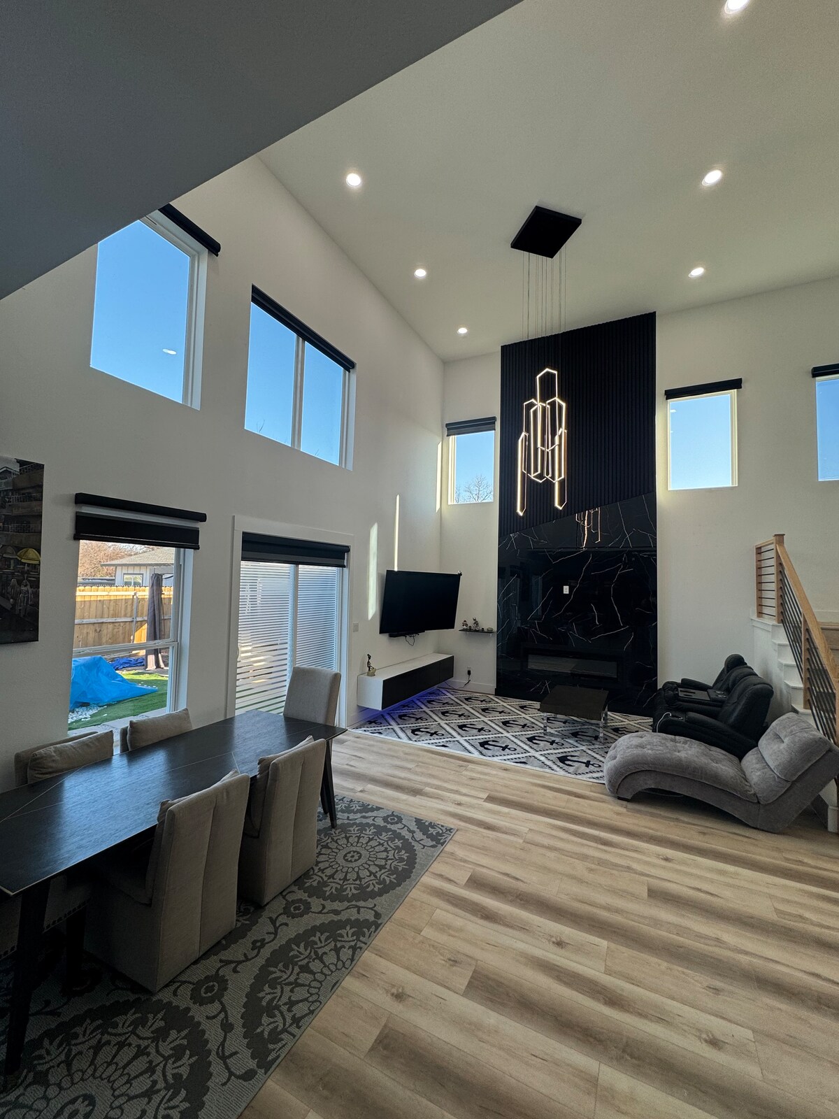 Top performing Airbnb: Stunning 4 bedroom home mins from Downtown Dallas in Bonton