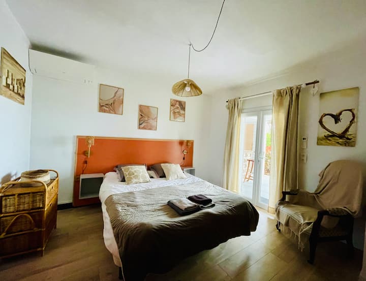  Апартмани со поглед на море и приватна бања, сите климатизирани.