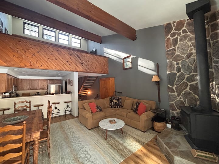 Beautiful Tahoe Donner Retreat (31+ Days) - Truckee, CA