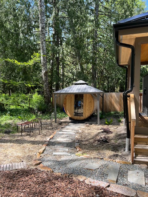 10 Friends: Mt. Rainier & High Speed Internet