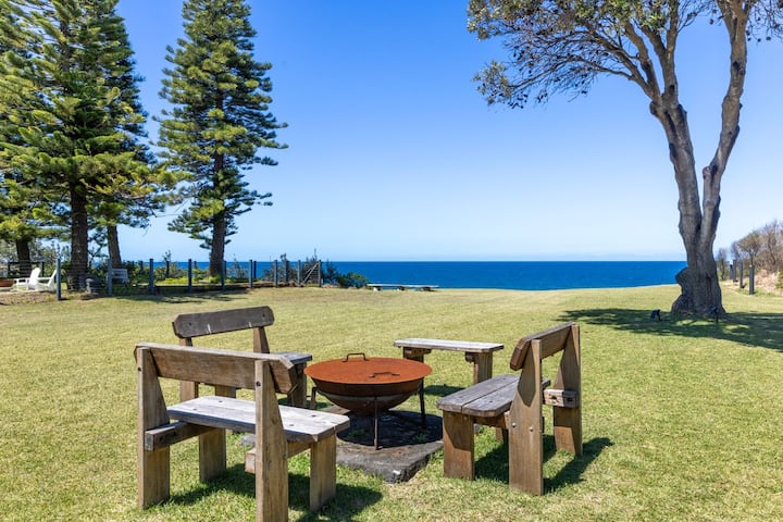 The Castle - Pet Friendly - Absolute Beachfront - Culburra Beach
