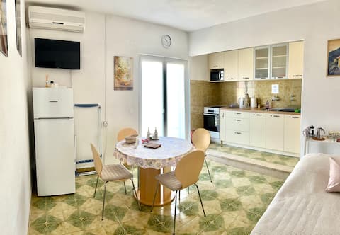 Popular Airbnb listing: Apartment with pool and sea view in Mirca